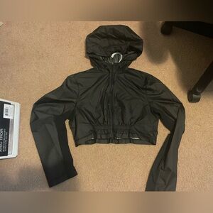 Lulu cropped windbreaker EUC